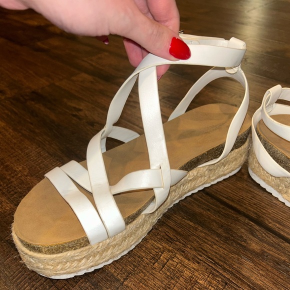 Charlotte Russe white platform sandal. size 9, hardly worn! - Picture 2 of 4